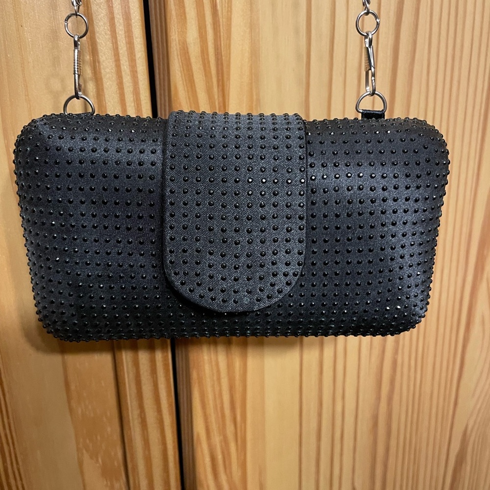 Evening bag with detachable chain link strap 👛